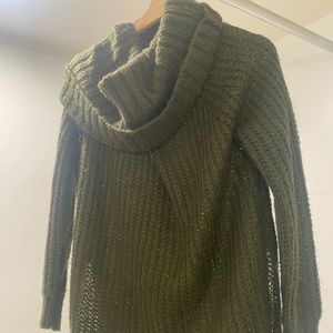 Green M/L sweater !